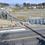ＬＲＴ沿線で路駐、立ち入り、軌道侵入　マナー欠く撮影が日常化　運行や住民生活の妨げに
