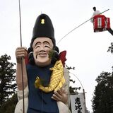 「日本一のえびす様」もすっきり笑顔　真岡・大前恵比寿神社ですす払い