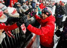 五輪連覇の英雄、ファンに別れ