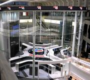 東証続落、終値５２９円安
