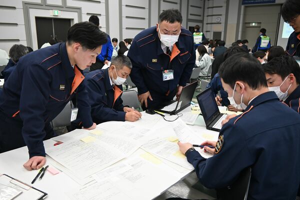 役所で行われた災害対応図上訓練