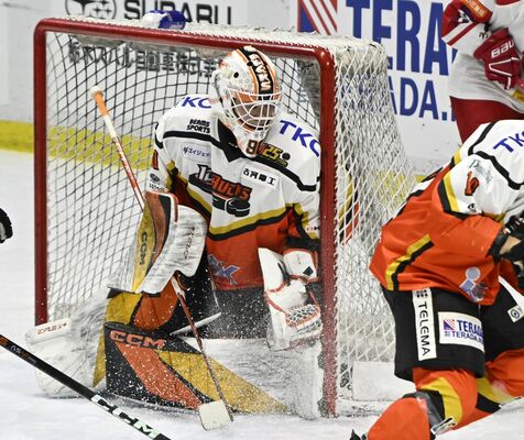 無失点に抑えたバックスのＧＫ大塚＝日光霧降アイスアリーナ