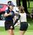 プレーオフを制し、大出瑞月(右)と健闘をたたえ合うイ・ミニョン。2季ぶりの通算8勝目=袖ケ浦CC新袖